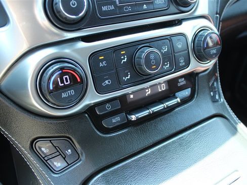 Used 2020 Chevrolet Suburban Premier w/ Premier Plus Edition AWD/4WD image 29