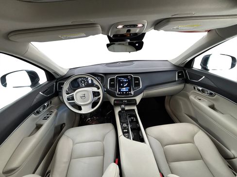 Used 2020 Volvo XC90 T6 Momentum w/ Protection Package Premier AWD/4WD image 17