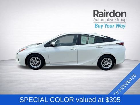 Used 2017 Toyota Prius Four w/ Premium Convenience Package FWD image 4