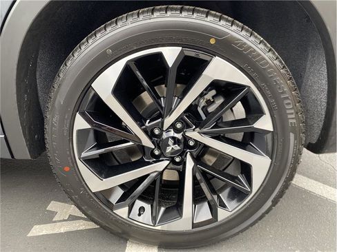 New 2025 Mitsubishi Outlander 4WD Plug-In Hybrid image 9