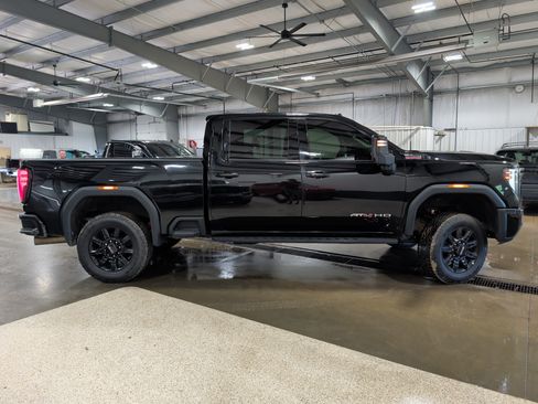 Used 2024 GMC Sierra 2500 AT4 w/ AT4 Premium Plus Package AWD/4WD image 2