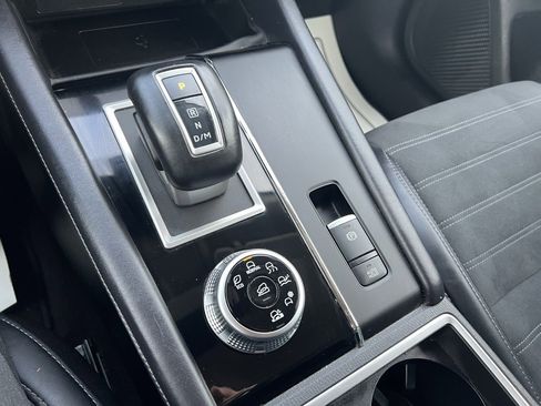 Used 2024 Mitsubishi Outlander SE image 40