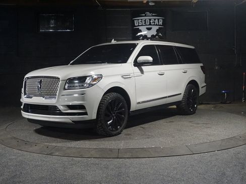 Used 2021 Lincoln Navigator Reserve image 1