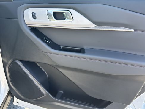 Certified 2025 Ford Explorer Active w/ Active Comfort Package image 16