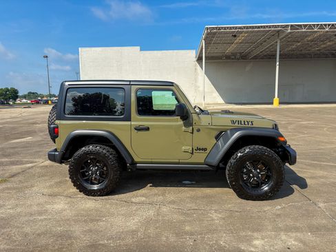 Used 2025 Jeep Wrangler Sport AWD/4WD image 21