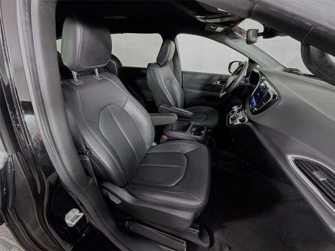 Used 2025 Chrysler Pacifica Select FWD image 27