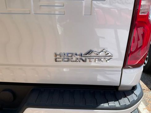Used 2024 Chevrolet Silverado 2500 High Country w/ High Country Premium Package AWD/4WD image 8