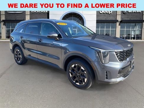 Used 2024 Kia Sorento S image 1