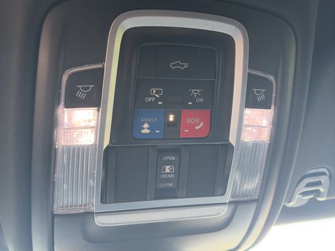 Used 2022 RAM 1500 Laramie AWD/4WD image 26