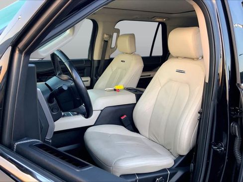 Used 2019 Ford Expedition Platinum AWD/4WD image 8
