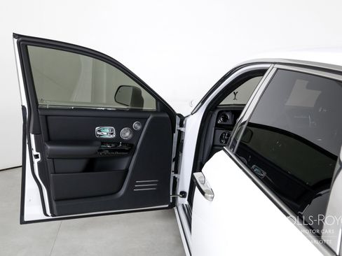 Certified 2023 Rolls-Royce Phantom Sedan w/ The Phantom Package image 10