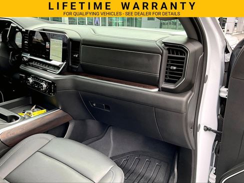 Used 2025 GMC Sierra 3500 SLT w/ SLT Premium Package AWD/4WD image 17