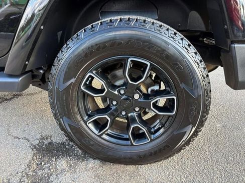 Used 2017 Jeep Wrangler Unlimited Sahara AWD/4WD image 27