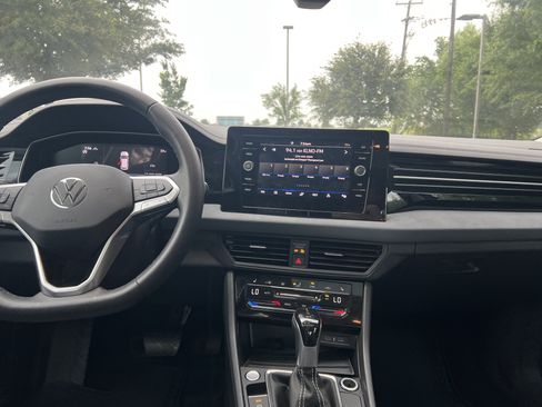 Used 2025 Volkswagen Jetta SE w/ Sunroof Package FWD image 27