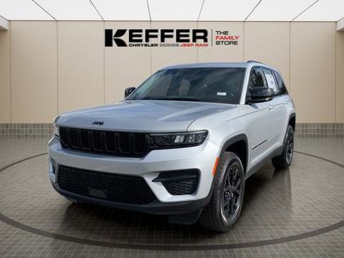 New 2025 Jeep Grand Cherokee Altitude image 1