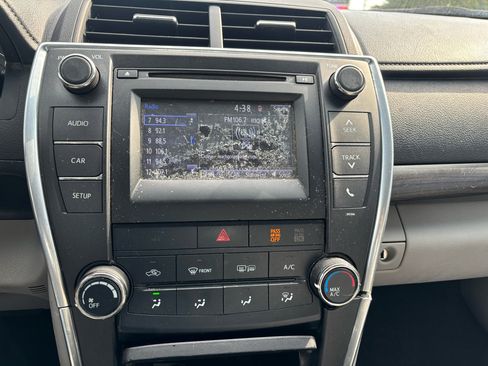 Used 2015 Toyota Camry LE image 11