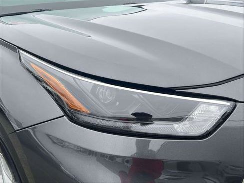 Certified 2024 Toyota Highlander LE AWD/4WD image 9
