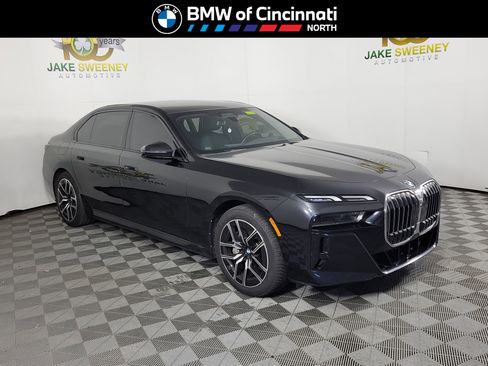 Certified 2023 BMW 760i xDrive AWD/4WD image 1