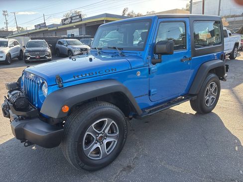 Used 2016 Jeep Wrangler Rubicon w/ Power Convenience Group AWD/4WD image 11