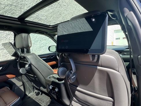 Used 2023 GMC Yukon XL Denali Ultimate image 10