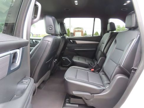 Used 2026 Buick Enclave Preferred AWD/4WD image 21