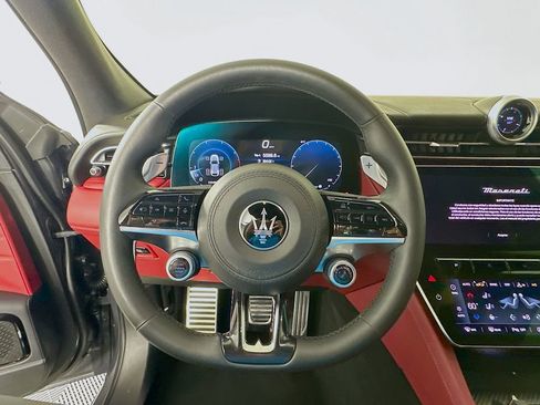 Used 2023 Maserati Grecale Modena image 11