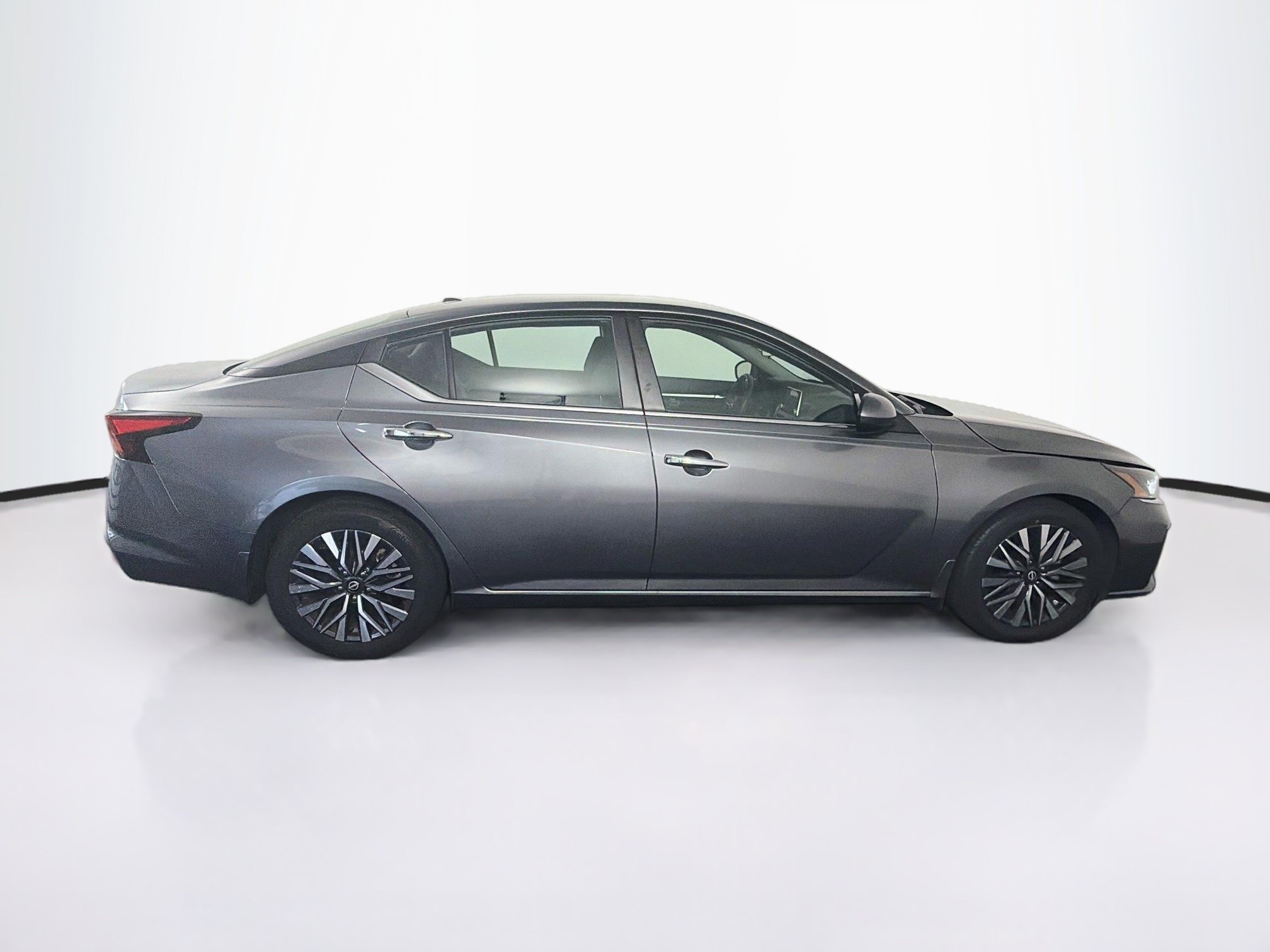 Used 2023 Nissan Altima 2.5 SV FWD image 10