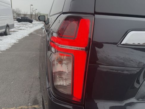 Used 2023 Chevrolet Suburban Premier image 14