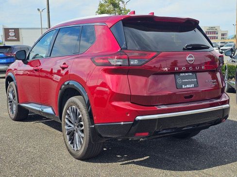 Certified 2025 Nissan Rogue Platinum w/ Tech Package AWD/4WD image 5