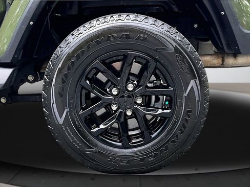 Certified 2022 Jeep Gladiator Sport AWD/4WD image 33