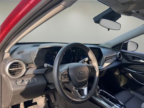 Used 2024 Chevrolet Trax ACTIV w/ Driver Confidence Package image 11