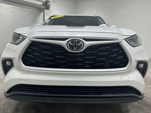 Used 2022 Toyota Highlander XLE FWD image 10
