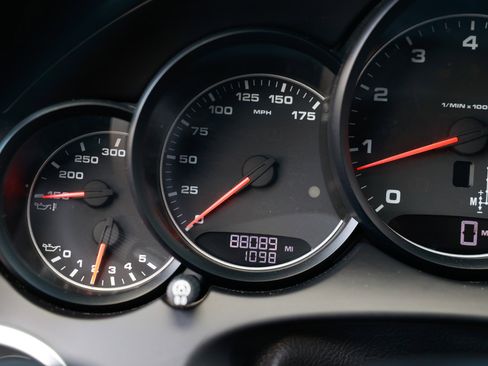 Used 2014 Porsche Cayenne Platinum Edition image 57