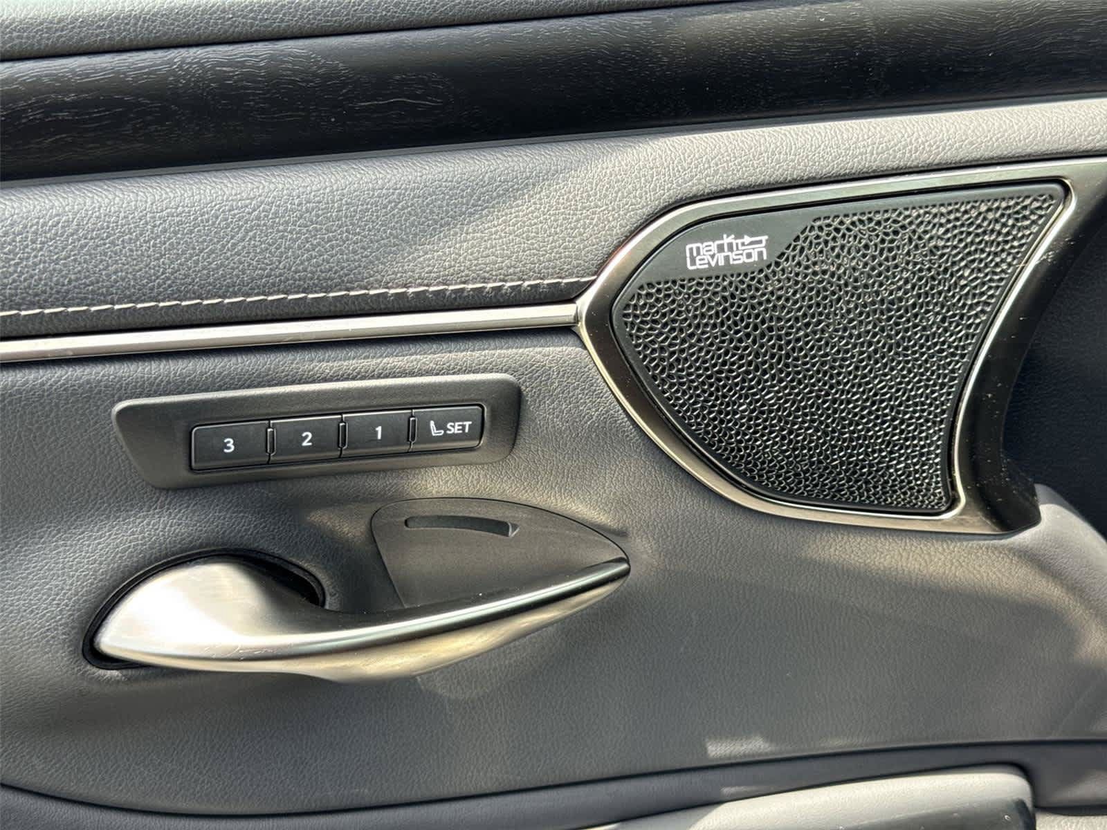 Used 2025 Lexus ES 300h w/ Accessory Package (Z1) FWD image 38