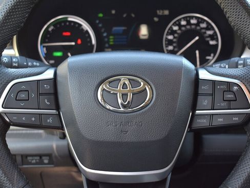 Used 2024 Toyota Sienna Limited AWD/4WD image 16