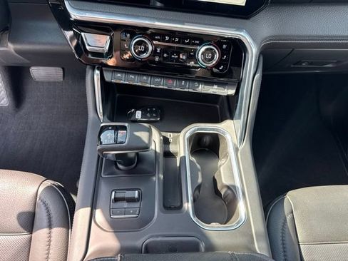 Used 2023 GMC Sierra 1500 Denali w/ Technology Package AWD/4WD image 11