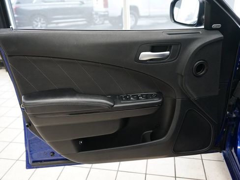 Used 2019 Dodge Charger SXT w/ Blacktop Package AWD/4WD image 23