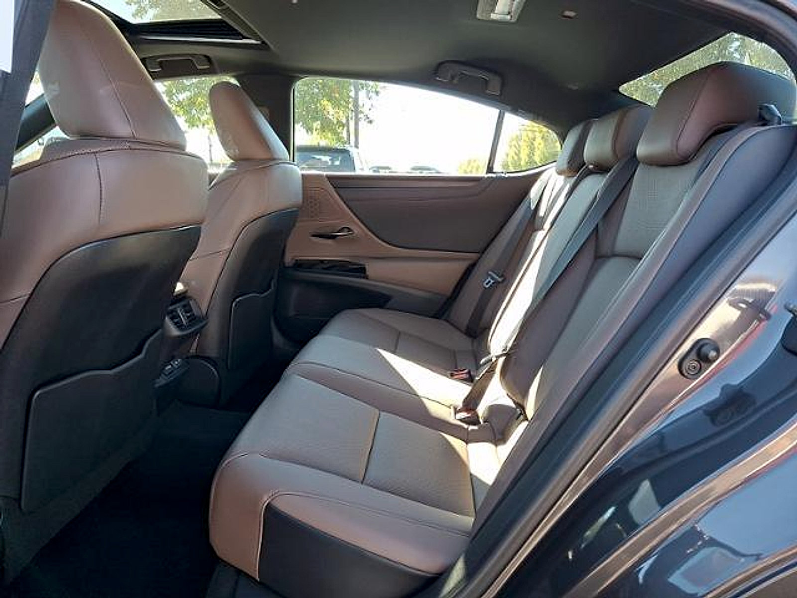 Used 2023 Lexus ES 350 w/ Premium Package FWD image 11