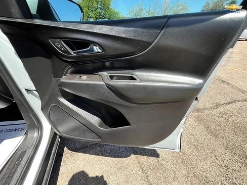 Used 2018 Chevrolet Equinox LT FWD image 14