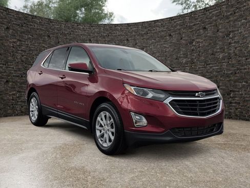 Used 2018 Chevrolet Equinox LT image 2