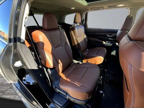 Used 2025 Subaru Ascent Touring w/ Popular Package #2 AWD/4WD image 19