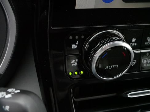 Used 2023 Toyota Highlander Limited image 31