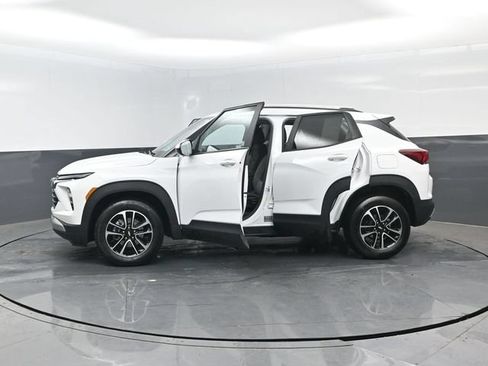 Used 2025 Chevrolet TrailBlazer LT AWD/4WD image 28