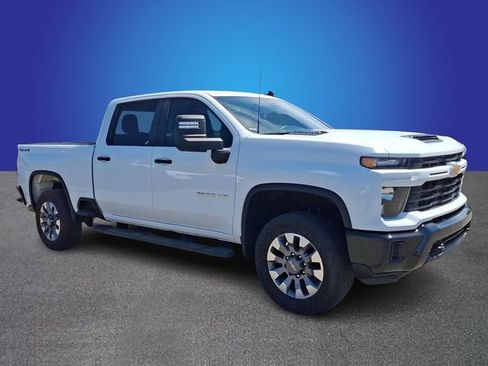 Used 2024 Chevrolet Silverado 2500 Custom w/ Custom Value Package image 2