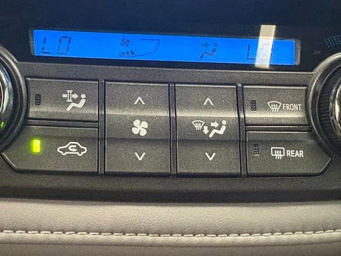 Used 2015 Toyota RAV4 Limited w/ Technology Package FWD image 28