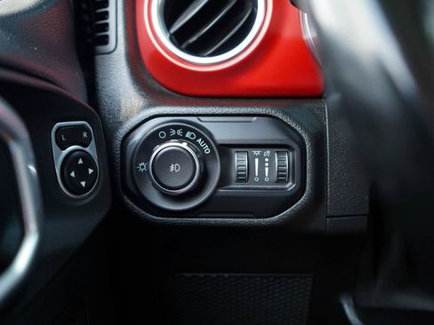 Used 2020 Jeep Wrangler Unlimited Rubicon w/ LED Lighting Group AWD/4WD image 31