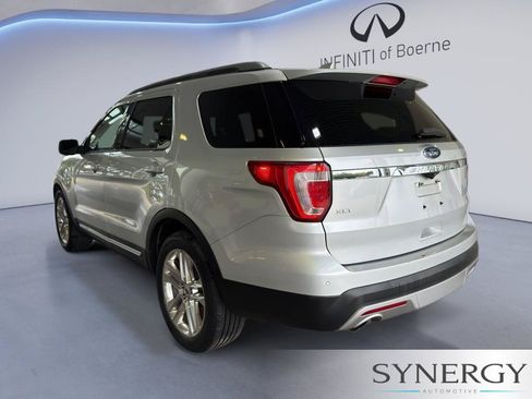 Used 2016 Ford Explorer XLT w/ Equipment Group 202A FWD image 7