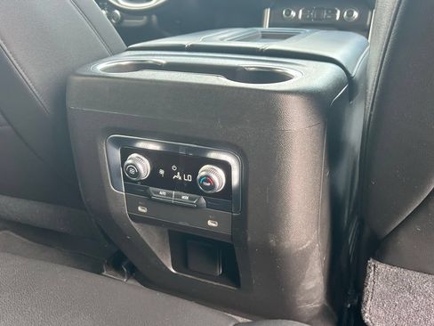 Used 2021 GMC Yukon XL SLT AWD/4WD image 22