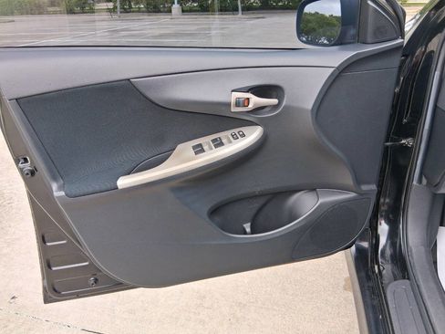 Used 2013 Toyota Corolla S image 26