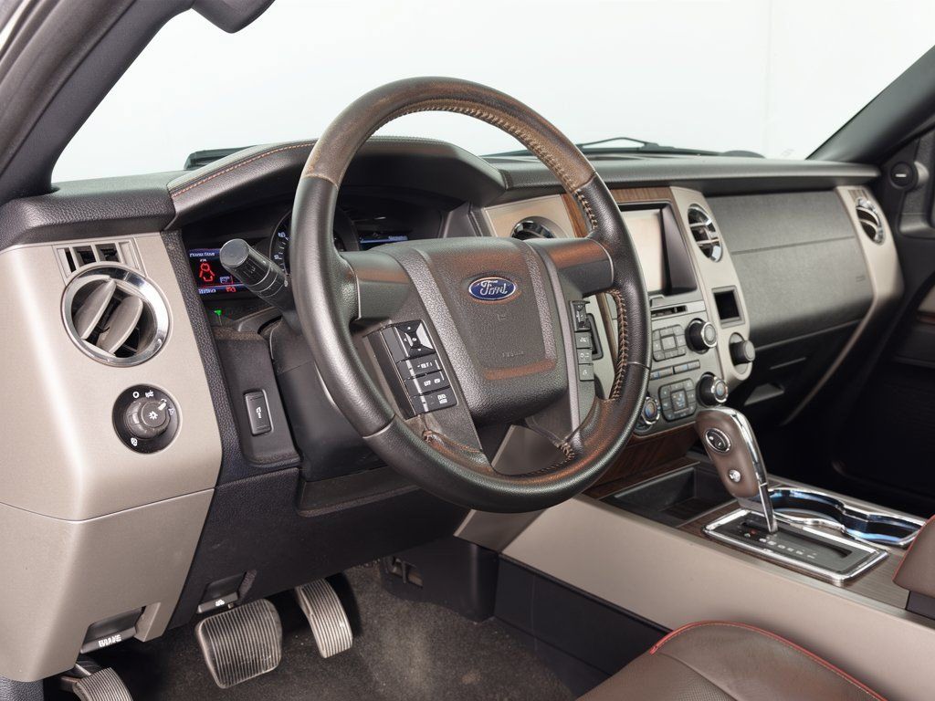 Used 2015 Ford Expedition King Ranch RWD image 4